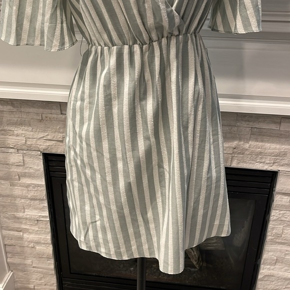 Gianni Bini sage and ivory stripped dress size X-small - Picture 4 of 6